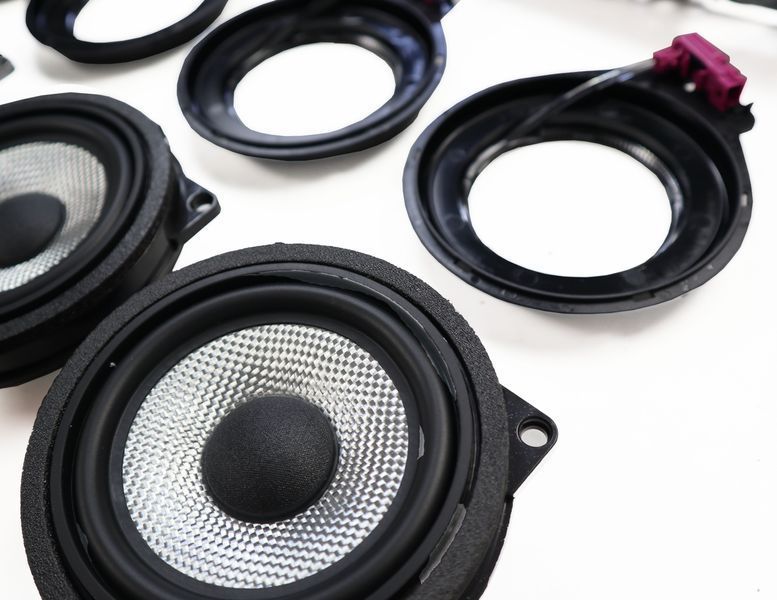 Комплект сіток з підсвічуванням Bowers & Wilkins на BMW G20 / G21 g20 фото
